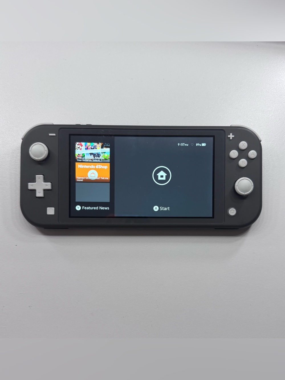 Nintendo Switch Lite - Picture 2 of 3